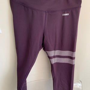 Stronger brand size small workout leggings